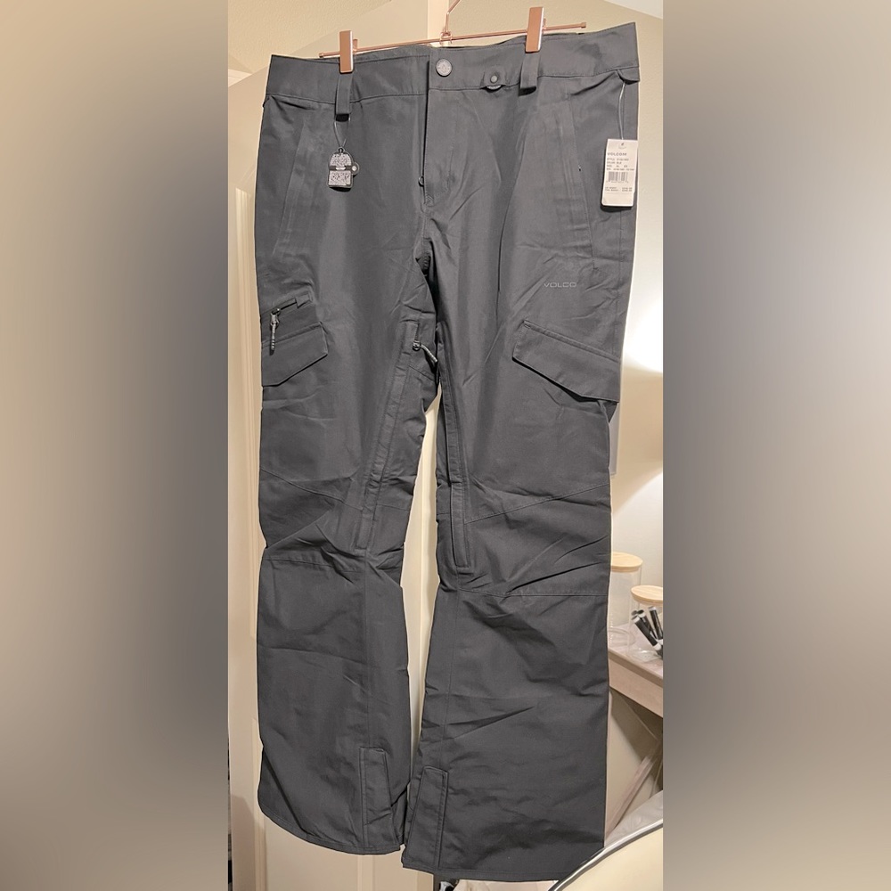 Free shipping 💌 NWT Volcom Snowboard Pants XL